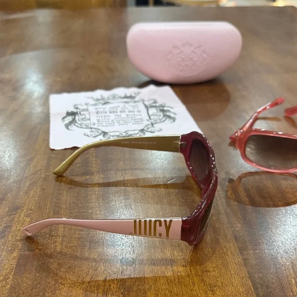 Y2K Juicy Couture Sunglass Set Lot, 2 pairs of sunglasses, 1 dust cloth, 1 case - Picture 2 of 8